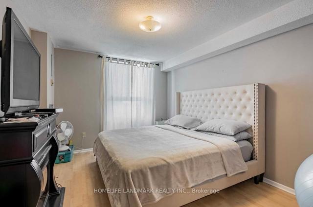 1402 - 177 Linus Rd E, Condo with 2 bedrooms, 1 bathrooms and 1 parking in Toronto ON | Image 2