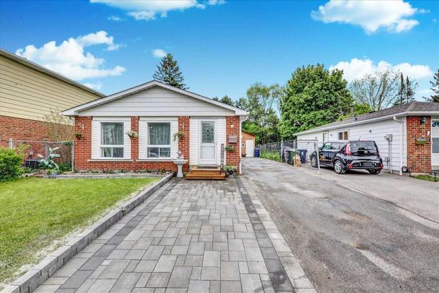 33 Gemshaw Cres, House detached with 3 bedrooms, 3 bathrooms and 4 parking in Toronto ON | Image 12