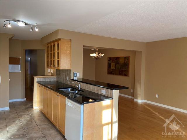 288 Goldridge Drive, Townhouse with 3 bedrooms, 3 bathrooms and 3 parking in Ottawa ON | Image 13