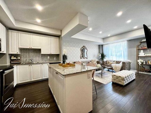 1103 - 5309 Highway 7 Rd, Townhouse with 2 bedrooms, 3 bathrooms and 1 parking in Vaughan ON | Image 15