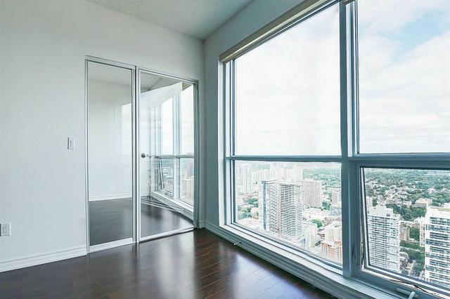5704 - 386 Yonge St, Condo with 2 bedrooms, 2 bathrooms and 1 parking in Toronto ON | Image 18