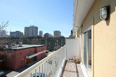 241 - 179 Bleecker St, Townhouse with 2 bedrooms, 3 bathrooms and 1 parking in Toronto ON | Image 2