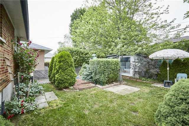 26 Dempster St, House detached with 3 bedrooms, 2 bathrooms and 2 parking in Toronto ON | Image 3