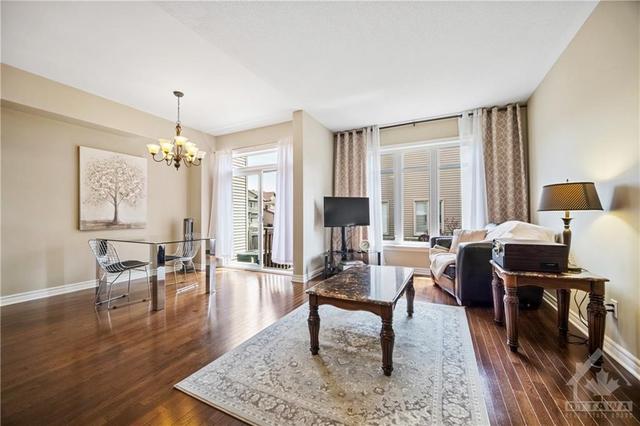213 Butterfly Walk, Townhouse with 3 bedrooms, 3 bathrooms and 3 parking in Ottawa ON | Image 11