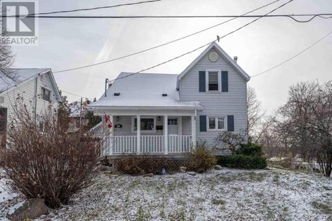 18 Rosedale Pl, House detached with 3 bedrooms, 1 bathrooms and null parking in Sault Ste. Marie ON | Card Image