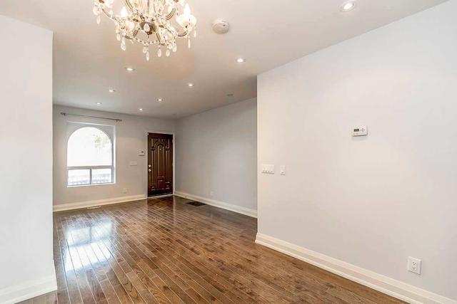 257 Claremont St, House attached with 2 bedrooms, 2 bathrooms and 0 parking in Toronto ON | Image 9