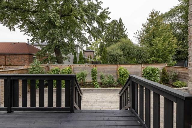 70 Parkview Hill Cres N, House detached with 4 bedrooms, 5 bathrooms and 3 parking in Toronto ON | Image 9