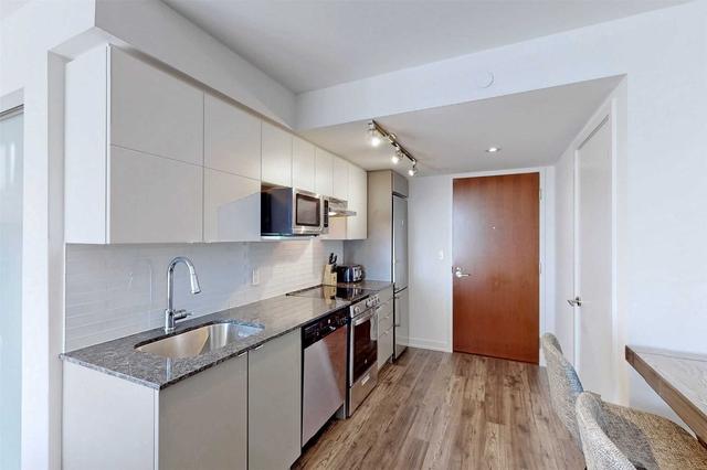 1001 - 120 Varna Dr, Condo with 2 bedrooms, 1 bathrooms and 1 parking in Toronto ON | Image 6