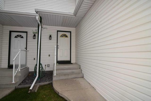 5 Sandpiper Link Nw, Home with 3 bedrooms, 1 bathrooms and 2 parking in Calgary AB | Image 2