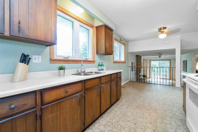 41 Sunnywood Cres, House detached with 3 bedrooms, 2 bathrooms and 6 parking in Richmond Hill ON | Image 4