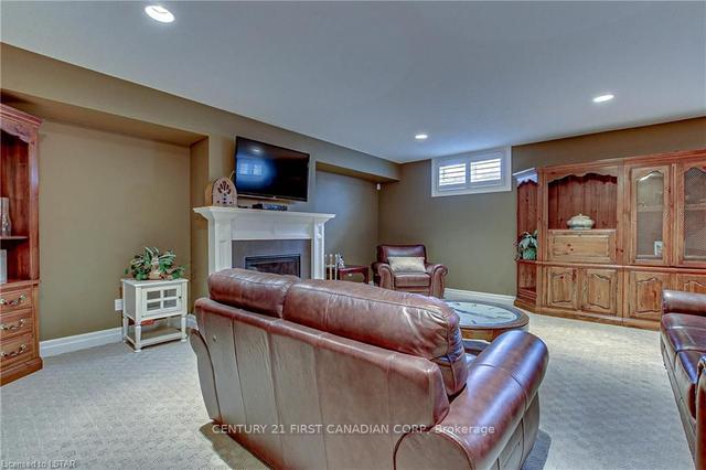 17 - 725 Eagletrace Dr, Condo with 2 bedrooms, 3 bathrooms and 4 parking in London ON | Image 20