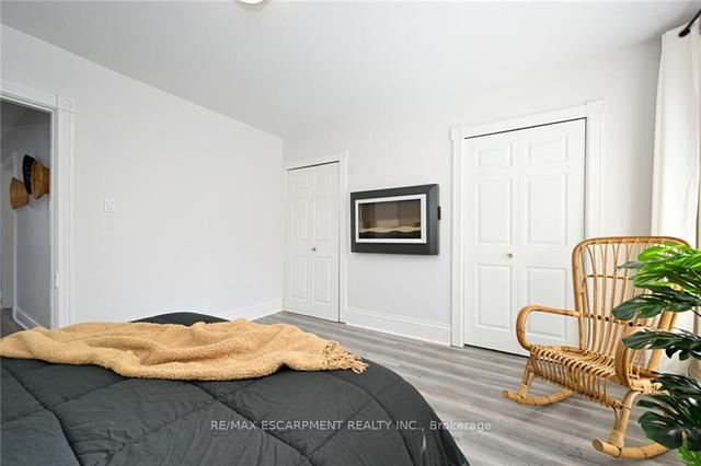 14 Macaulay St W, House attached with 3 bedrooms, 2 bathrooms and 0 parking in Hamilton ON | Image 16