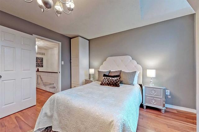 4 Guillet St, House attached with 3 bedrooms, 5 bathrooms and 2 parking in Toronto ON | Image 17