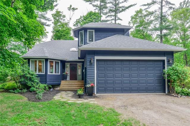 84 Clarke Crescent, House detached with 4 bedrooms, 2 bathrooms and 8 parking in Huntsville ON | Image 1