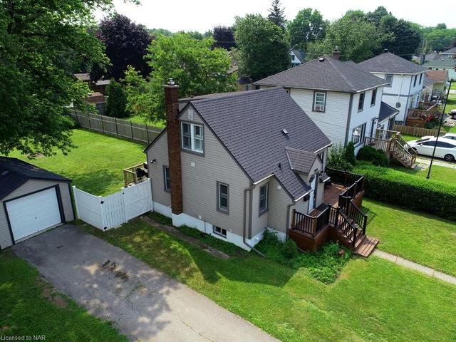 5610 Royal Manor Drive, House detached with 3 bedrooms, 1 bathrooms and 4 parking in Niagara Falls ON | Image 4