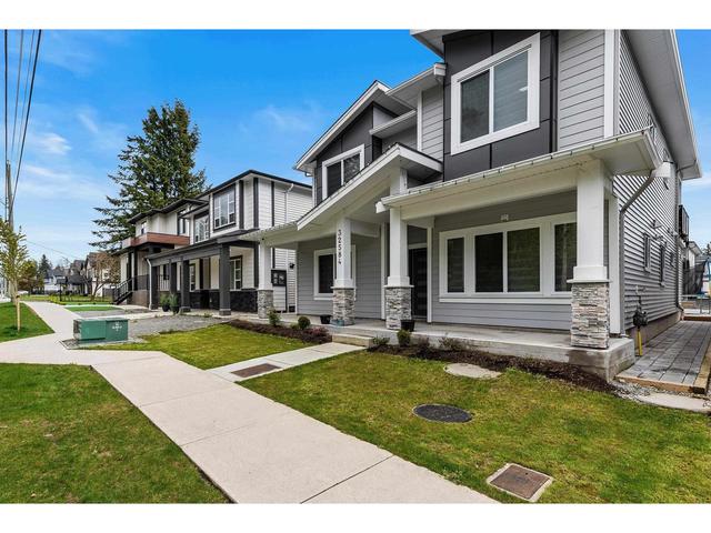 32584 Cherry Avenue, House detached with 6 bedrooms, 4 bathrooms and 2 parking in Mission BC | Image 2