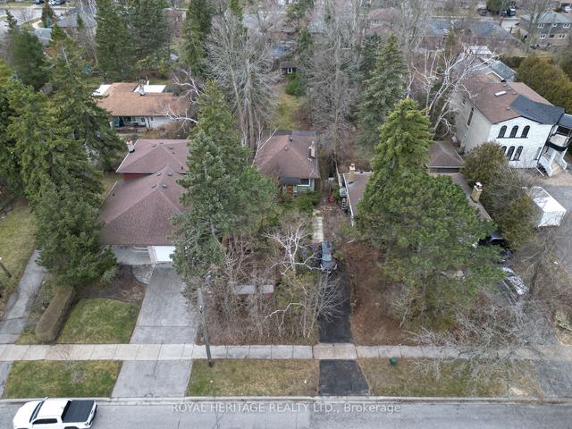 22 Poplar Rd S, House detached with 2 bedrooms, 1 bathrooms and 3 parking in Toronto ON | Image 1