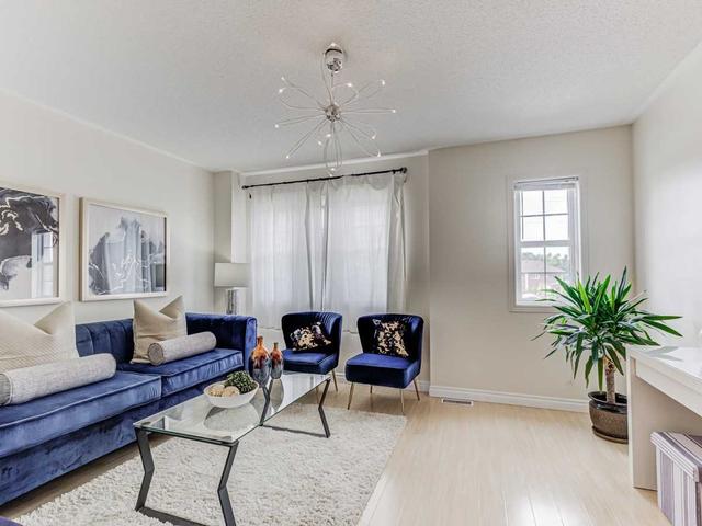 8941 Yonge St, House attached with 3 bedrooms, 3 bathrooms and 2 parking in Richmond Hill ON | Image 9