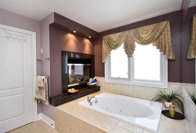 6 Tristan Crt, House detached with 4 bedrooms, 5 bathrooms and 6 parking in Brampton ON | Image 13