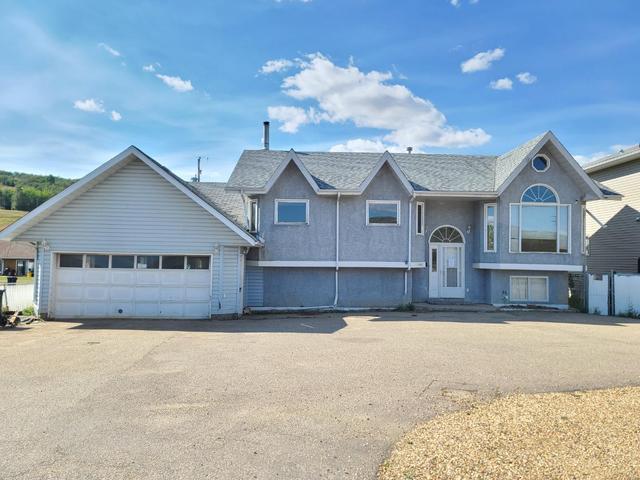10322 90 Street, House detached with 4 bedrooms, 3 bathrooms and 6 parking in Northern Sunrise County AB | Image 13