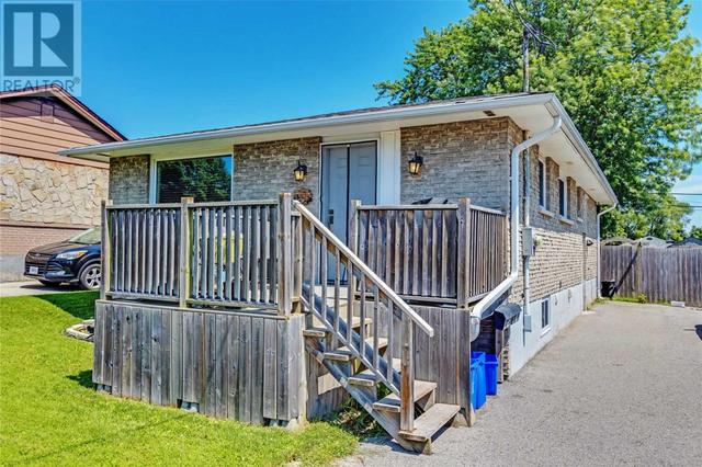 1321 Cedar St, House detached with 3 bedrooms, 2 bathrooms and 6 parking in Oshawa ON | Image 3