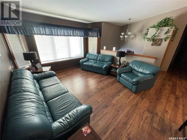 3322 37th Street W, House detached with 4 bedrooms, 3 bathrooms and null parking in Saskatoon SK | Image 4