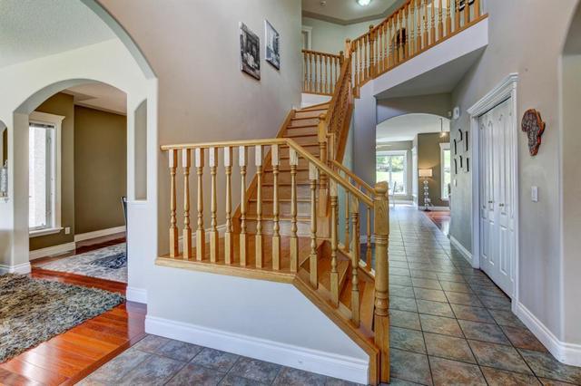 113 Edgebrook Grove Nw, Home with 5 bedrooms, 3 bathrooms and null parking in Calgary AB | Image 1