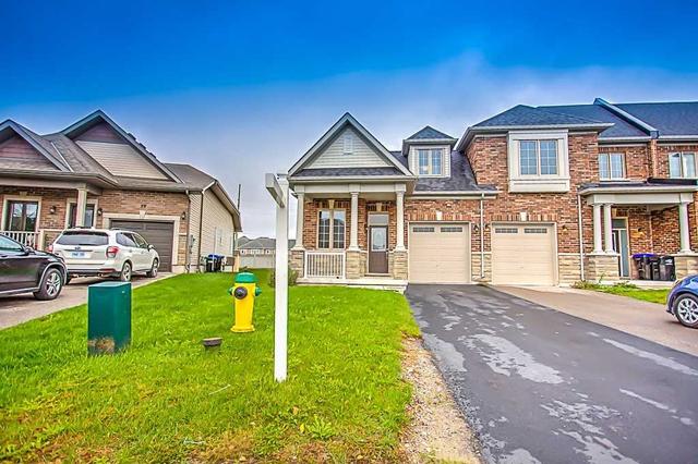 61 Kingsmere Cres, House attached with 3 bedrooms, 4 bathrooms and 4 parking in New Tecumseth ON | Image 1