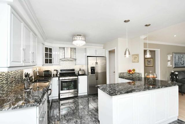 7 Vintage Gate, House detached with 4 bedrooms, 5 bathrooms and 6 parking in Brampton ON | Image 3
