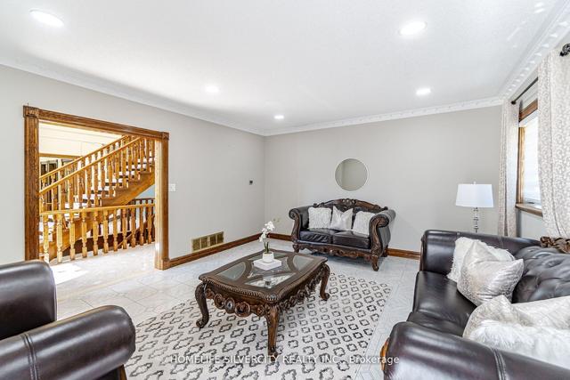 34 Estateview Circ, House detached with 5 bedrooms, 5 bathrooms and 25 parking in Brampton ON | Image 5