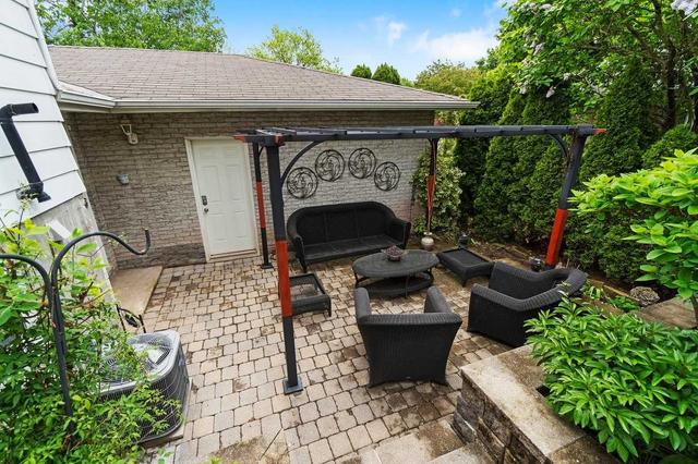 1213 Falgarwood Dr, House detached with 4 bedrooms, 2 bathrooms and 6 parking in Oakville ON | Image 35