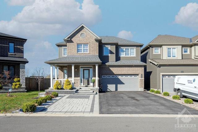 652 Eagle Crest Heights, House detached with 4 bedrooms, 3 bathrooms and 4 parking in Ottawa ON | Image 2