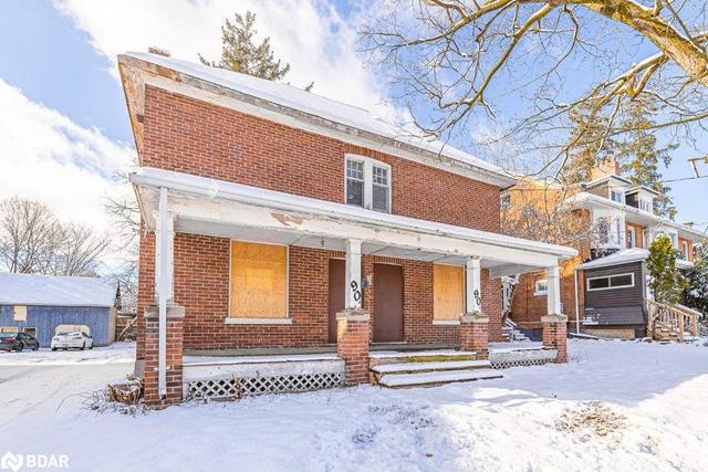 90a Mary Street, House semidetached with 3 bedrooms, 1 bathrooms and 1 parking in Barrie ON | Image 2