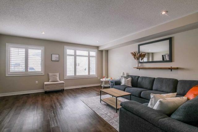33 Markham Tr, House attached with 3 bedrooms, 3 bathrooms and 2 parking in Clarington ON | Image 21