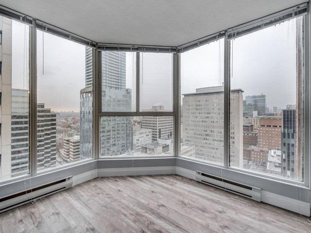 2306 - 55 Centre Ave, Condo with 2 bedrooms, 2 bathrooms and 1 parking in Toronto ON | Image 9