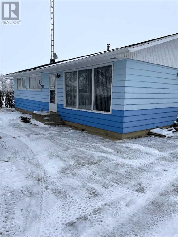 536 3 Street, House detached with 3 bedrooms, 1 bathrooms and 6 parking in Cypress County AB | Image 1
