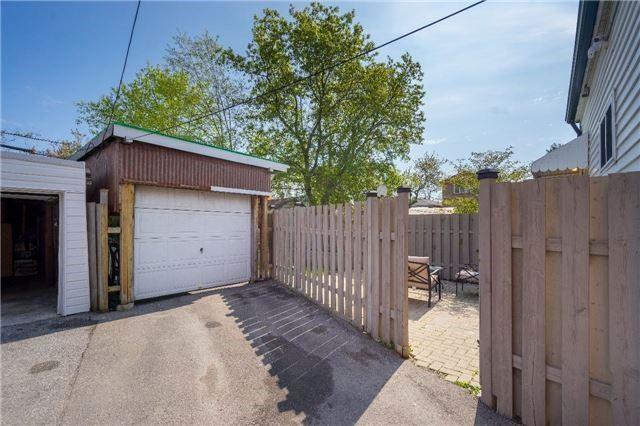 865 Cosburn Ave, House detached with 3 bedrooms, 2 bathrooms and 1 parking in Toronto ON | Image 16