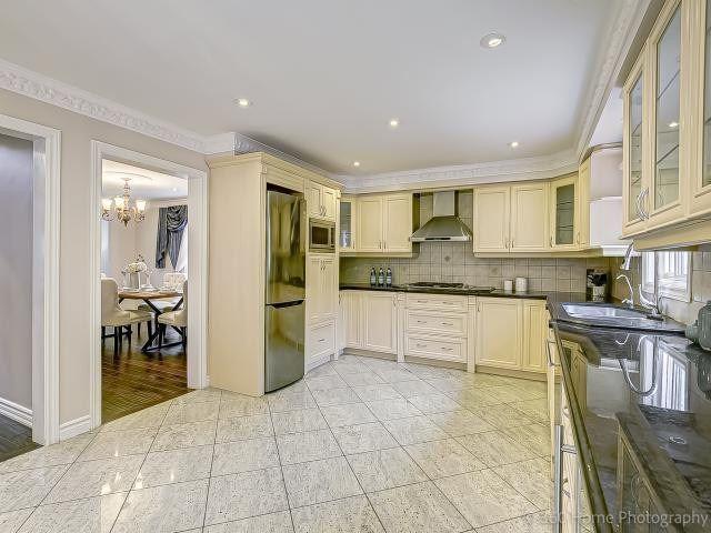 16 Hazelmere Dr, House detached with 4 bedrooms, 4 bathrooms and 4 parking in Richmond Hill ON | Image 23