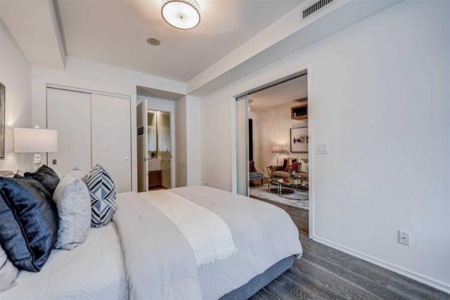 515 - 1 Bloor St E, Condo with 2 bedrooms, 3 bathrooms and 1 parking in Toronto ON | Image 5