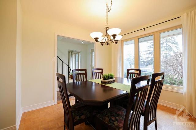 1942 Southampton Court, House detached with 3 bedrooms, 2 bathrooms and 4 parking in Ottawa ON | Image 14