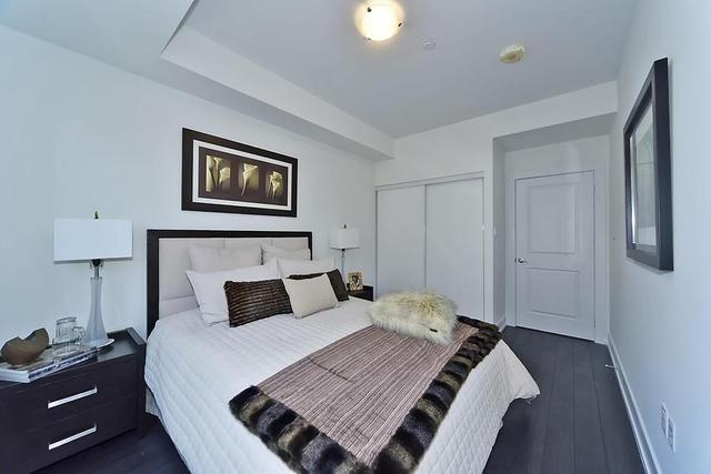 8 - 52 Holmes Ave, Townhouse with 2 bedrooms, 2 bathrooms and 2 parking in Toronto ON | Image 5