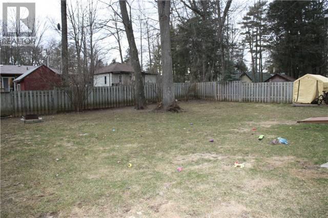 5 Holly St, House detached with 3 bedrooms, 1 bathrooms and 2 parking in Kawartha Lakes ON | Image 2