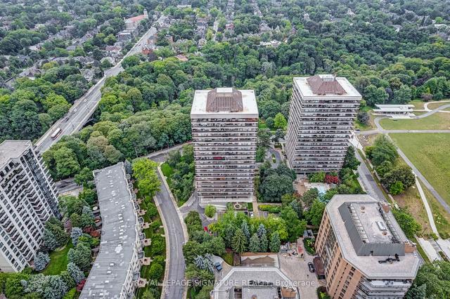 1201 - 20 Avoca Ave, Condo with 2 bedrooms, 2 bathrooms and 1 parking in Toronto ON | Image 14