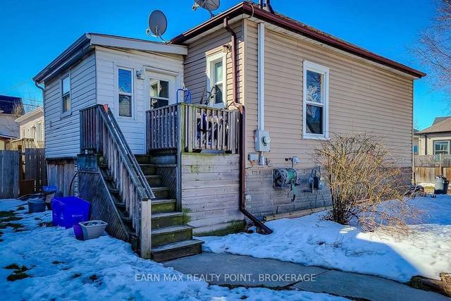 36 Douglas Ave, House detached with 3 bedrooms, 2 bathrooms and 0 parking in Hamilton ON | Image 1
