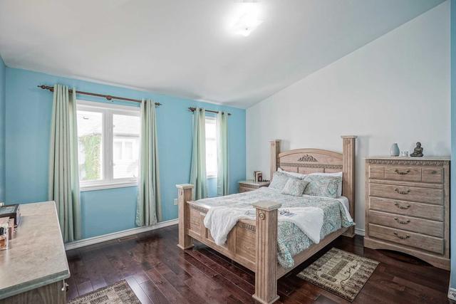5 Piggot Mews, House attached with 3 bedrooms, 2 bathrooms and 1 parking in Toronto ON | Image 15