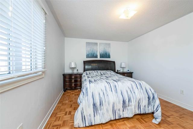53 Ridgemore Cres, House detached with 3 bedrooms, 3 bathrooms and 5 parking in Brampton ON | Image 15
