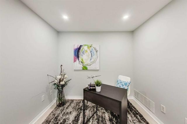 c17 - 108 Finch Ave W, Townhouse with 2 bedrooms, 3 bathrooms and 1 parking in Toronto ON | Image 5