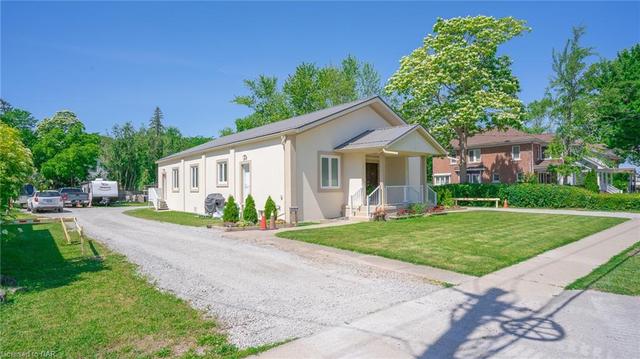 8307 Willoughby Drive, House detached with 4 bedrooms, 2 bathrooms and null parking in Niagara Falls ON | Image 3