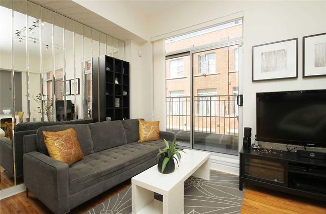3 - 1388 Bloor St W, Townhouse with 2 bedrooms, 2 bathrooms and 1 parking in Toronto ON | Image 7