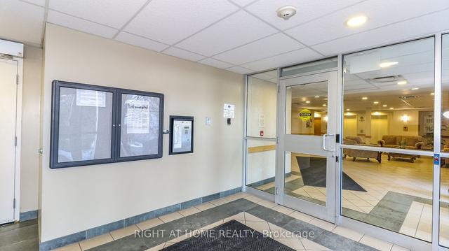 202 - 94 Dean Ave, Condo with 1 bedrooms, 1 bathrooms and 1 parking in Barrie ON | Image 3